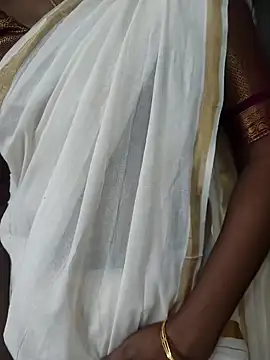 Snapshot of Tamilmallu-duskygirl03 chatting on November 9, 2025, 6:17 am Tamilmallu-duskygirl03 online show from November 9, 2025, 6:17 am