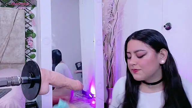 JulietaTorres  online show from December 5, 2025, 4:11 am