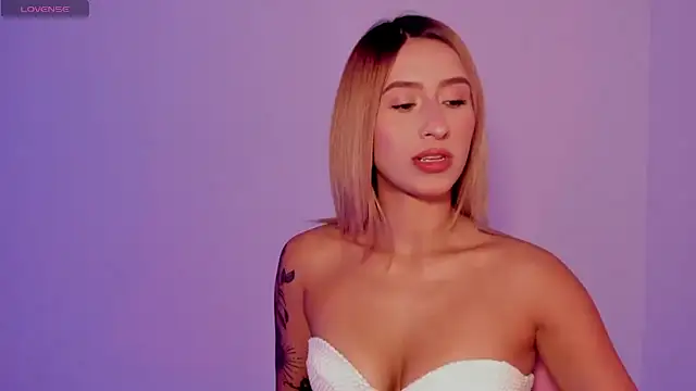 Snapshot of Ashleyroys_111 chatting on November 8, 2025, 3:26 pm Ashleyroys 111 online show from November 8, 2025, 3:26 pm