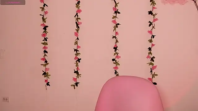 Snapshot of Ashleyroys_111 chatting on February 16, 2026, 8:51 pm Ashleyroys 111 online show from February 16, 2026, 8:51 pm