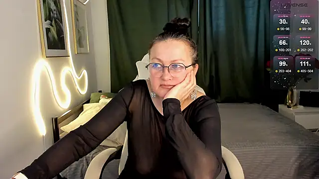 hottyannaa online show from February 25, 2026, 2:45 am