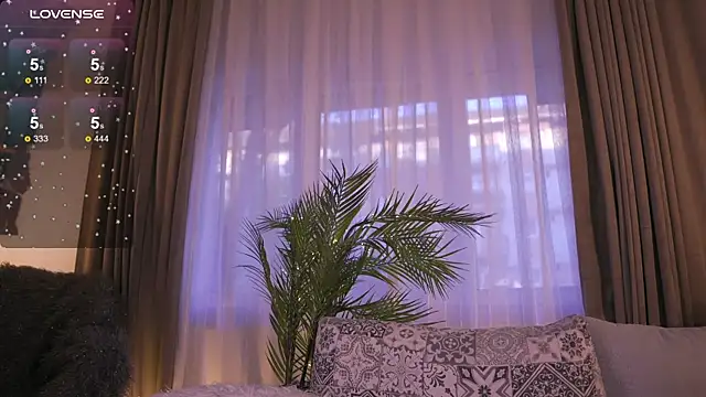 JessicaVerse online show from April 12, 2026, 4:49 am