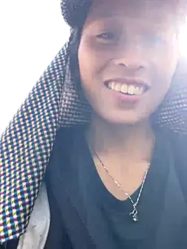 Snapshot of hi-hi-zz chatting on November 5, 2025, 2:14 am hi-hi-zz online show from November 5, 2025, 2:14 am