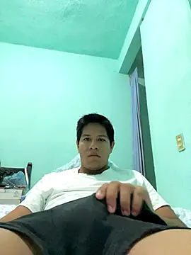 Snapshot of Lukein23 chatting on November 4, 2025, 9:02 am Lukein23 online show from November 4, 2025, 9:02 am