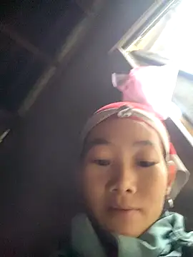 Snapshot of gio-thu chatting on November 3, 2025, 12:16 am gio-thu online show from November 3, 2025, 12:16 am