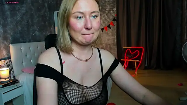 Snapshot of scent__of_woman chatting on November 12, 2025, 1:32 am scent of woman online show from November 12, 2025, 1:32 am