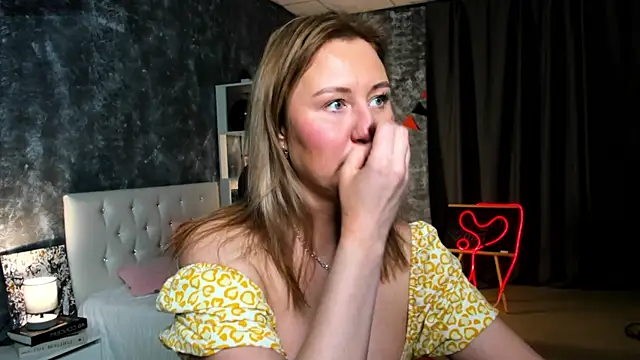 Snapshot of scent__of_woman chatting on November 4, 2025, 1:31 am scent of woman online show from November 4, 2025, 1:31 am