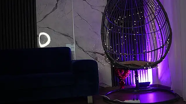 RachelRavee online show from December 1, 2025, 5:19 am