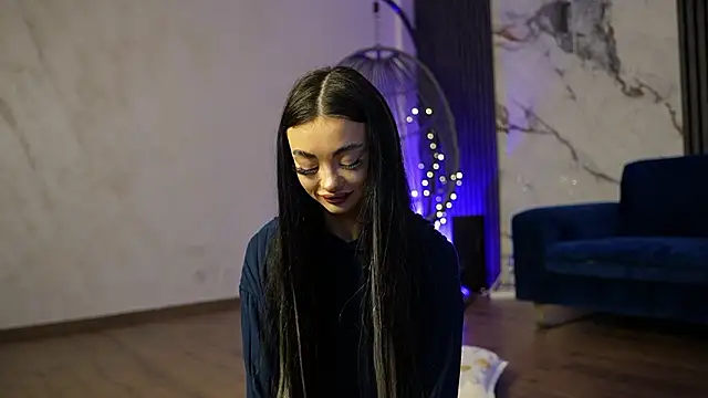 RachelRavee online show from March 30, 2026, 4:14 am