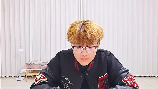 Snapshot of KK-cuteboy chatting on April 1, 2026, 3:31 pm KK-cuteboy online show from April 1, 2026, 3:31 pm