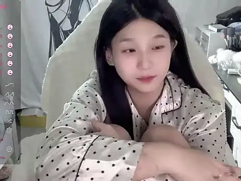 Snapshot of QiQi-779 chatting on October 10, 2025, 2:51 pm QiQi-779 online show from October 10, 2025, 2:51 pm