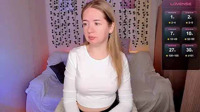 Evaa Braunn online show from December 4, 2025, 2:10 am