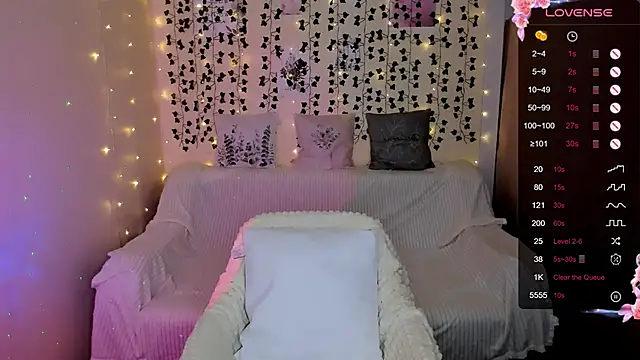 Evaa Braunn online show from November 24, 2025, 2:11 am