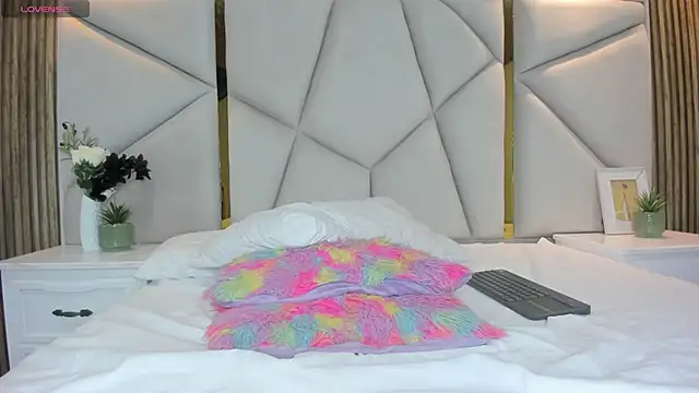 Snapshot of rebeca_brown_ chatting on April 23, 2026, 12:29 pm rebeca brown online show from April 23, 2026, 12:29 pm