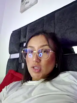 SussySunny  online show from October 25, 2025, 11:05 pm