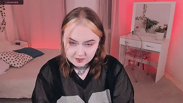 apriladdamss online show from October 13, 2025, 4:08 pm
