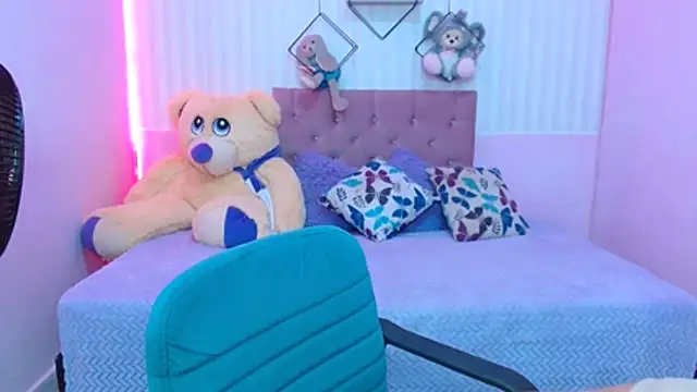 zara cute online show from December 1, 2025, 12:17 pm