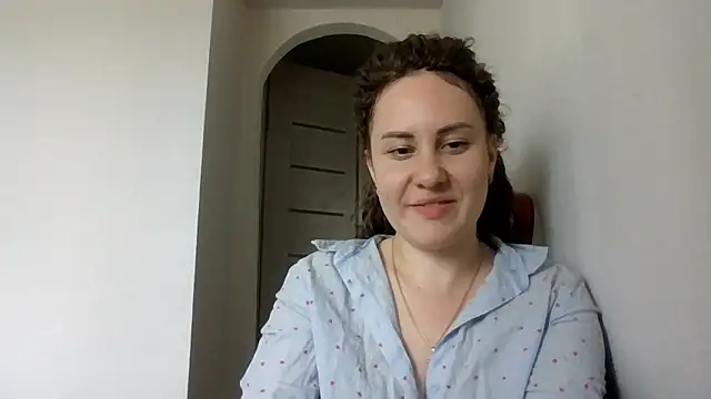 Snapshot of MeadowEyes chatting on May 18, 2026, 1:05 pm MeadowEyes online show from May 18, 2026, 1:05 pm