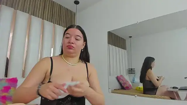 AmbarGills online show from November 23, 2025, 1:54 pm