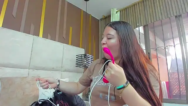 AmbarGills online show from February 12, 2026, 12:49 pm