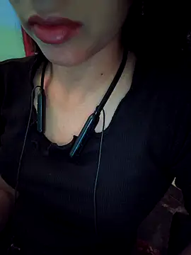 Snapshot of Royal_Shona chatting on November 7, 2025, 6:01 pm Royal Shona online show from November 7, 2025, 6:01 pm