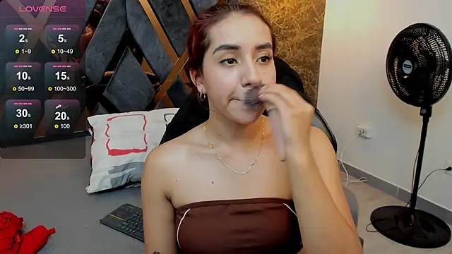 Snapshot of Vittoria_Conti_ chatting on April 20, 2026, 5:25 pm Vittoria Conti online show from April 20, 2026, 5:25 pm