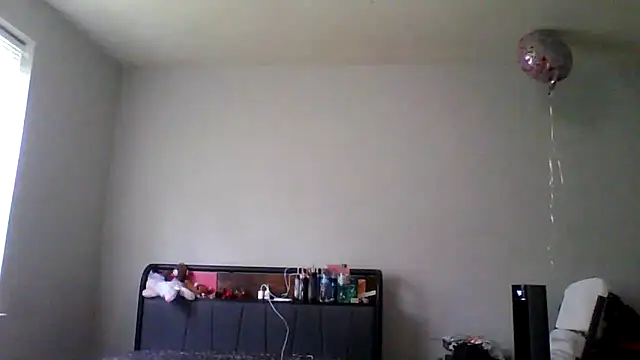 Snapshot of dezzidavill chatting on May 17, 2026, 2:17 pm dezzidavill online show from May 17, 2026, 2:17 pm