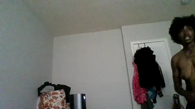 Snapshot of dezzidavill chatting on June 5, 2026, 12:22 pm dezzidavill online show from June 5, 2026, 12:22 pm