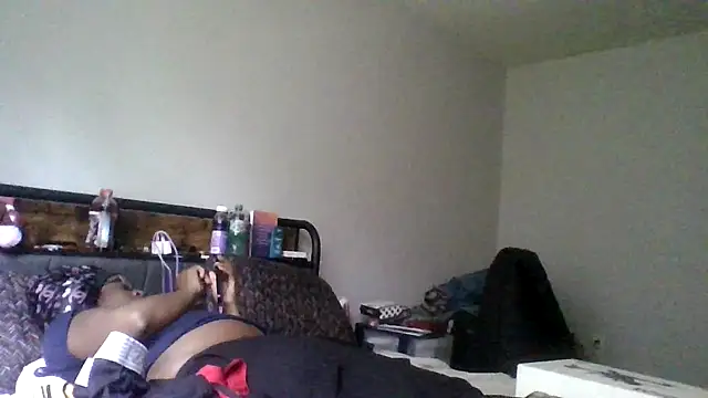 Snapshot of dezzidavill chatting on May 21, 2026, 4:15 pm dezzidavill online show from May 21, 2026, 4:15 pm