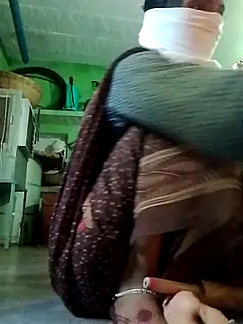 nainshilodhi28 online show from October 12, 2025, 2:35 am