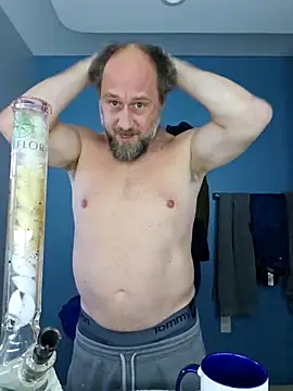 akstr8 online show from November 3, 2025, 6:55 pm