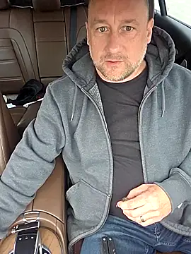 akstr8 online show from April 5, 2026, 9:32 pm