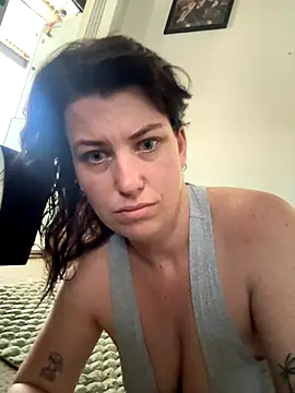 Snapshot of oceanGal25 chatting on December 4, 2025, 12:31 am oceanGal25 online show from December 4, 2025, 12:31 am