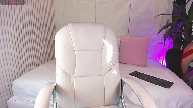 Megara20 online show from November 11, 2025, 10:37 pm