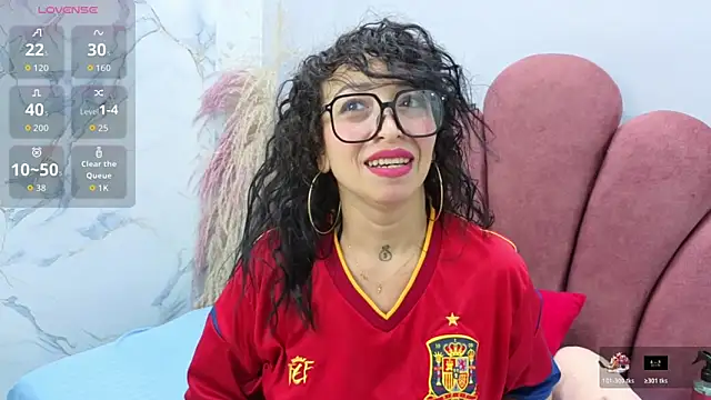 Snapshot of CHIARAJJONES chatting on November 12, 2025, 1:15 pm CHIARAJJONES online show from November 12, 2025, 1:15 pm