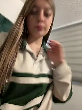 Snapshot of __Lorelain__ chatting on January 9, 2026, 9:44 pm Lorelain online show from January 9, 2026, 9:44 pm