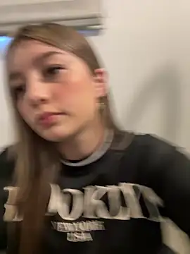 Snapshot of __Lorelain__ chatting on January 8, 2026, 9:10 pm Lorelain online show from January 8, 2026, 9:10 pm