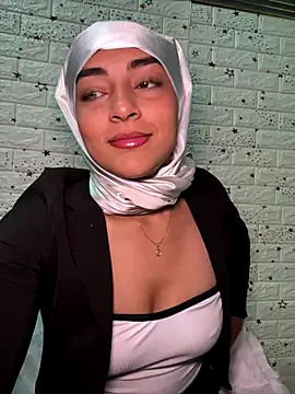 Snapshot of CelestSkyy chatting on December 20, 2025, 9:28 pm CelestSkyy online show from December 20, 2025, 9:28 pm