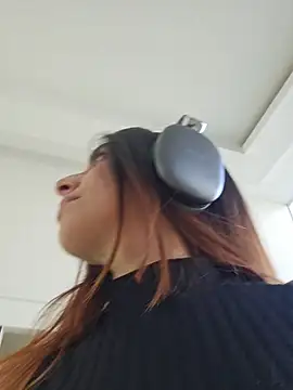 Snapshot of Meganthomson chatting on November 21, 2025, 9:03 pm Meganthomson online show from November 21, 2025, 9:03 pm