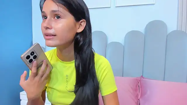 Snapshot of luly_dreams chatting on June 12, 2026, 11:41 am luly dreams online show from June 12, 2026, 11:41 am