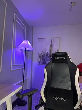 HoneyMollyX online show from April 9, 2026, 1:06 pm