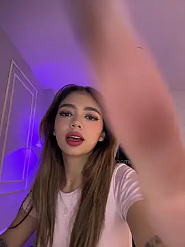 HoneyMollyX online show from January 18, 2026, 1:03 pm