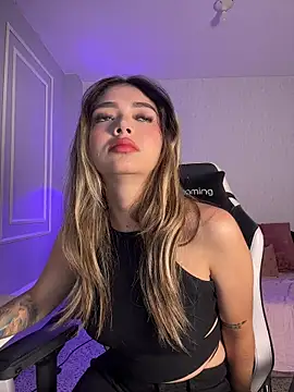 HoneyMollyX online show from January 7, 2026, 1:05 pm