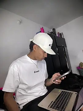 Snapshot of Gio_0324 chatting on October 23, 2025, 11:25 pm Gio 0324 online show from October 23, 2025, 11:25 pm
