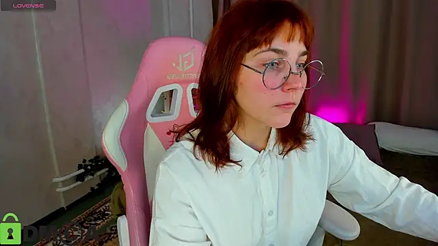 Snapshot of Rene_Shine chatting on November 17, 2025, 12:58 am Rene Shine online show from November 17, 2025, 12:58 am