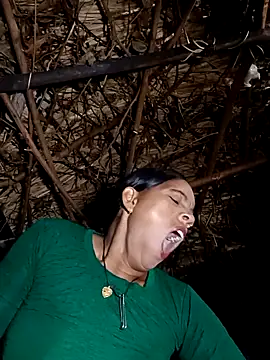 Cutsedi3 online show from November 2, 2025, 9:42 pm