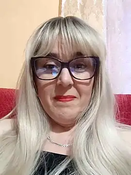 Amelialove42 online show from November 5, 2025, 2:09 pm