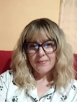 Amelialove42 online show from June 5, 2026, 8:03 pm