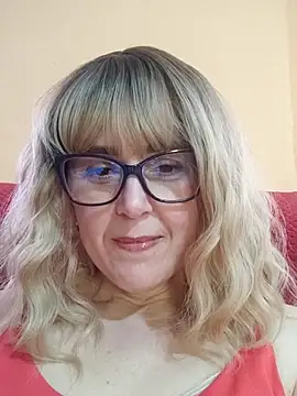 Amelialove42 online show from May 15, 2026, 2:15 pm