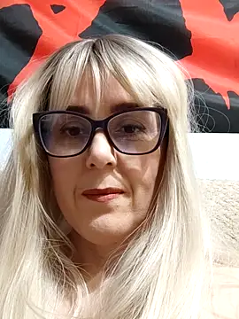 Amelialove42 online show from December 19, 2025, 2:41 pm